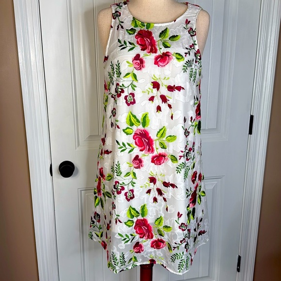 Beige by Eci Women's Red Floral Embroidery Overlay Sleeveless Shift Dress Size L - Picture 1 of 11